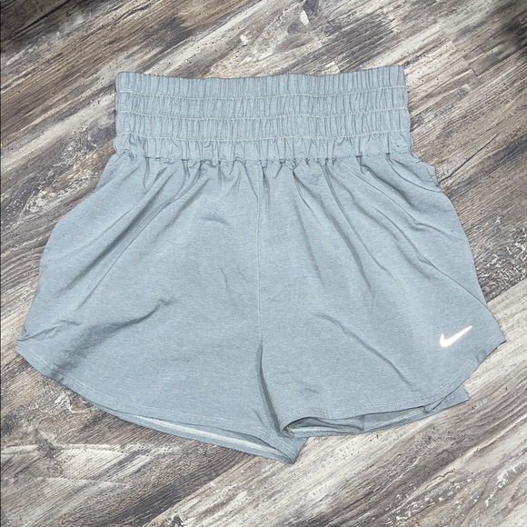 Nike Women's Athlethic high waisted grey running Shorts M - Picture 2 of 10